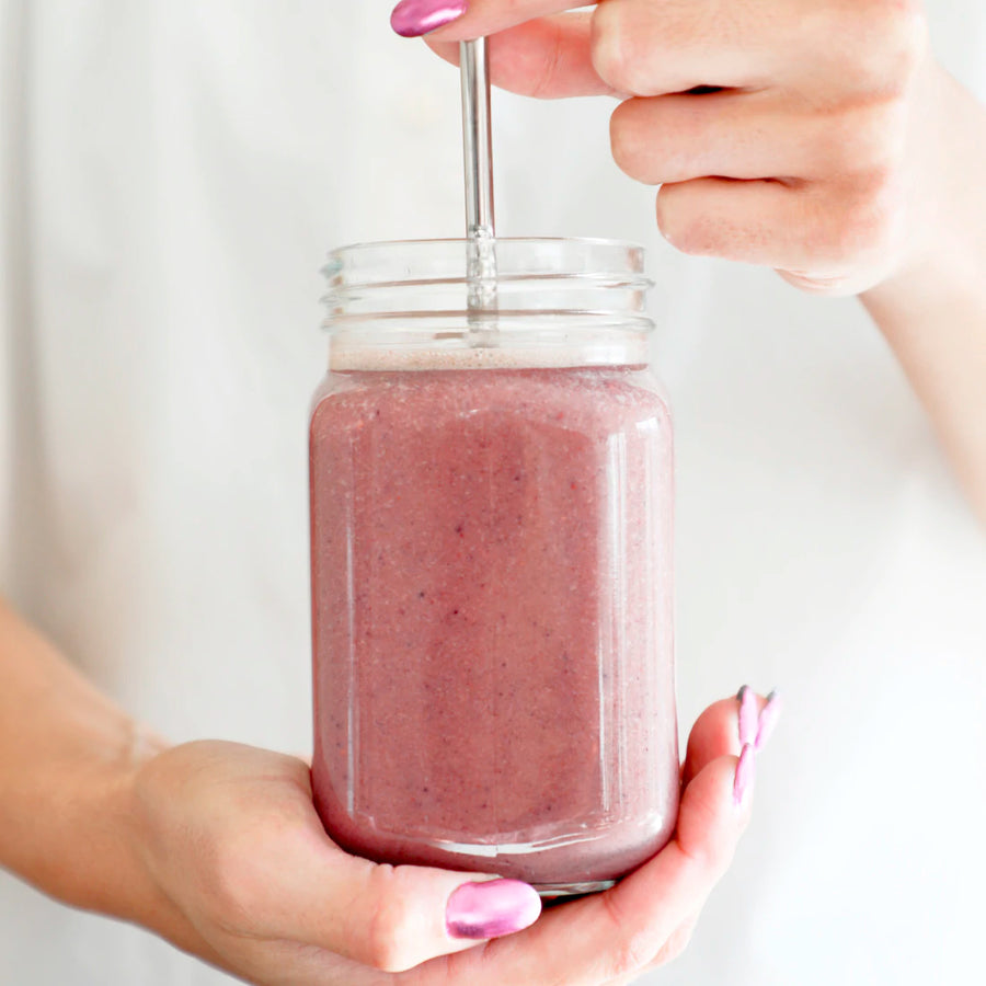 Genießen Sie einen köstlichen und gesunden Superberry-Mahlzeit-Shake von KIANO